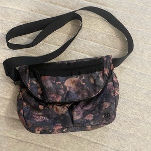 Lululemon festival bag